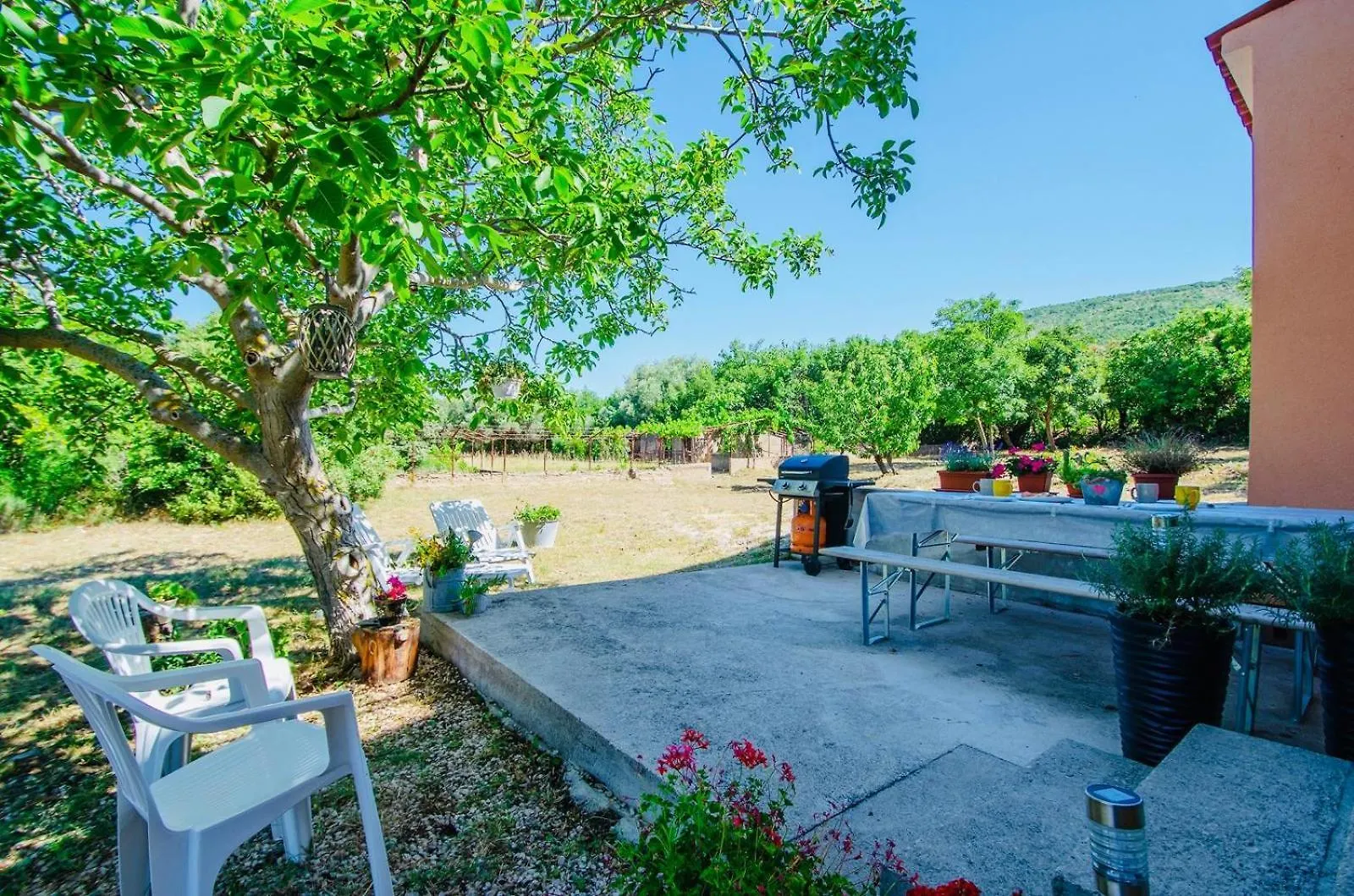Renatoemilia Spacious Apartment With Courtyard Koromačno