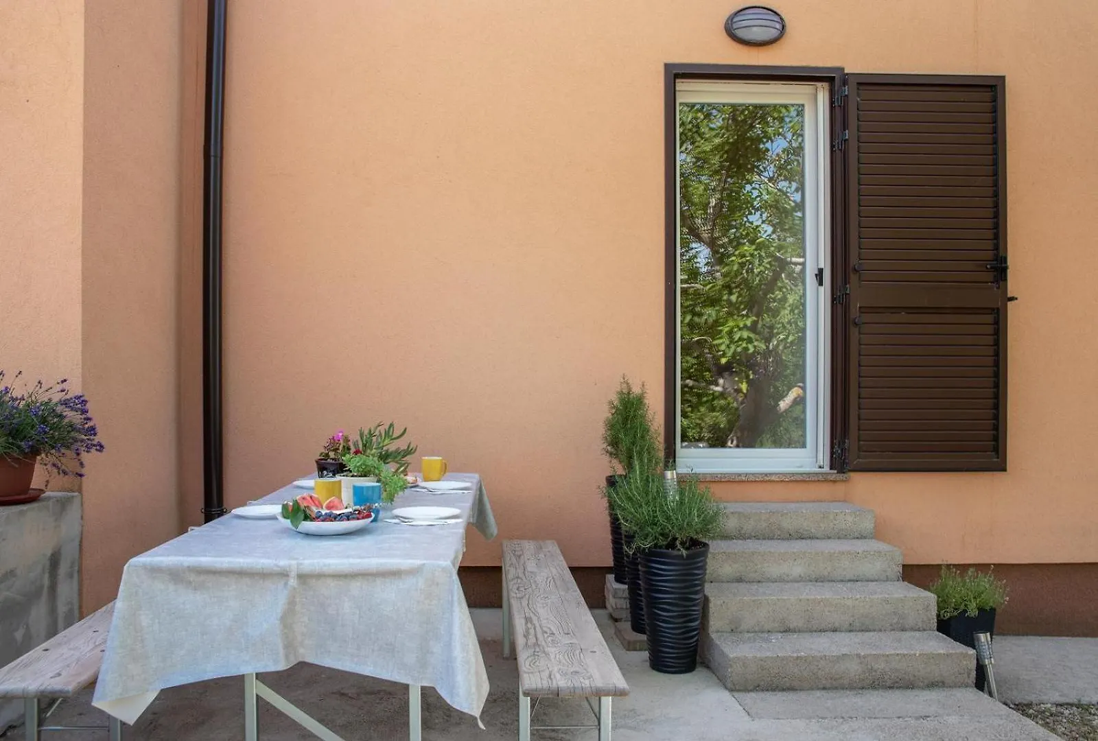 Renatoemilia Spacious Apartment With Courtyard Koromačno