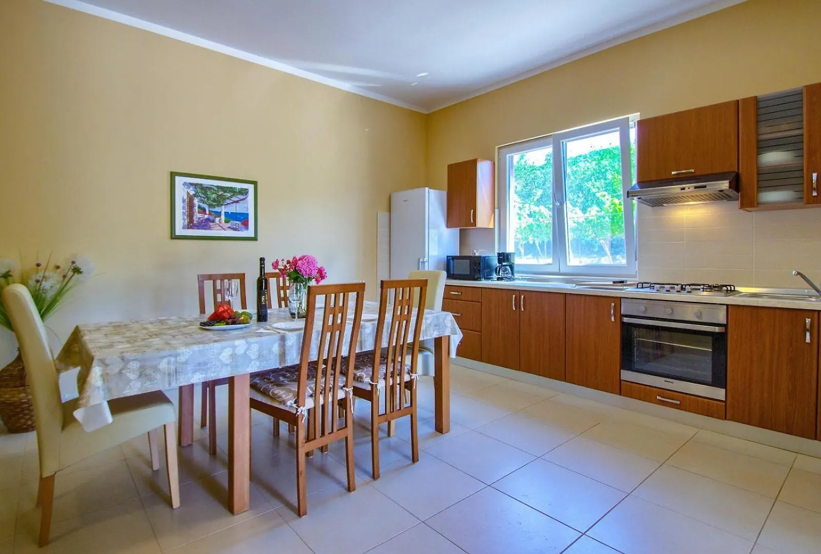 Renatoemilia Spacious Apartment With Courtyard Koromacno