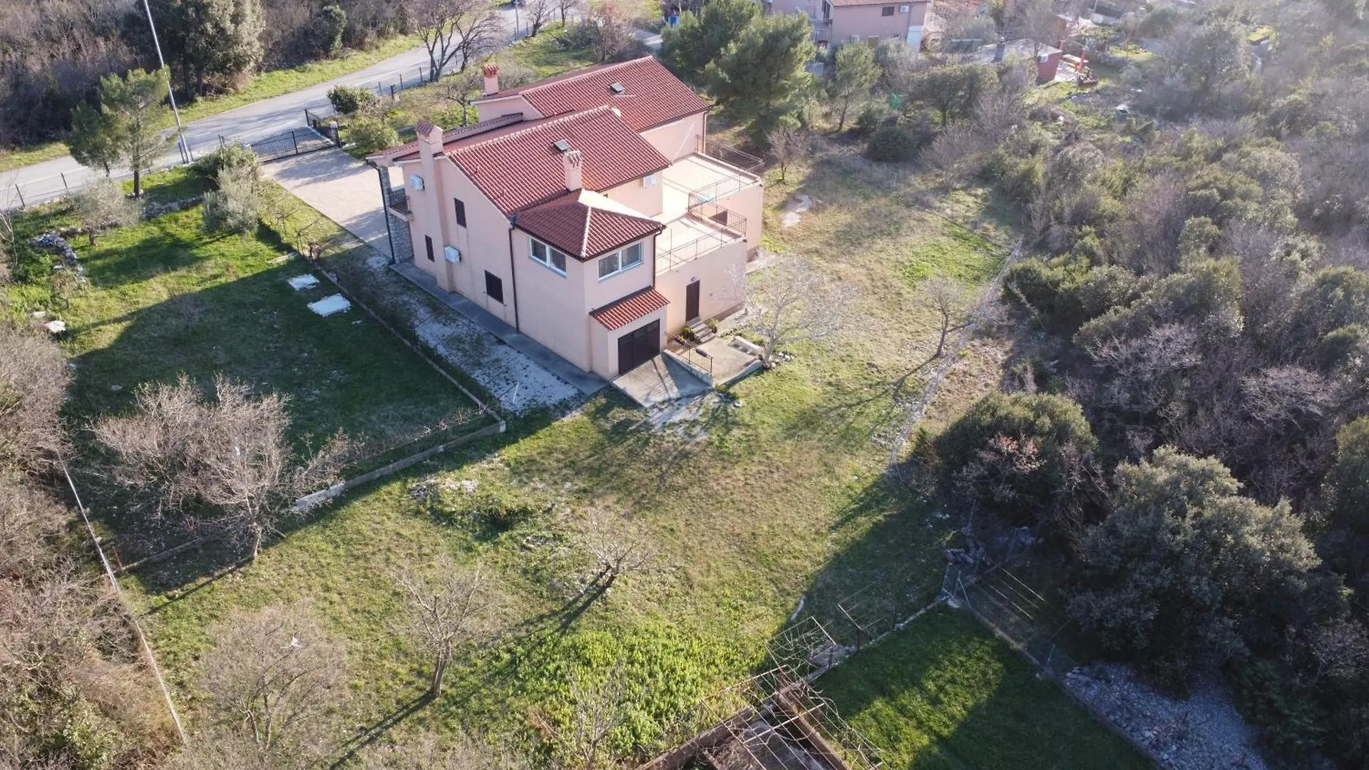 Renatoemilia Spacious Apartment With Courtyard Koromačno
