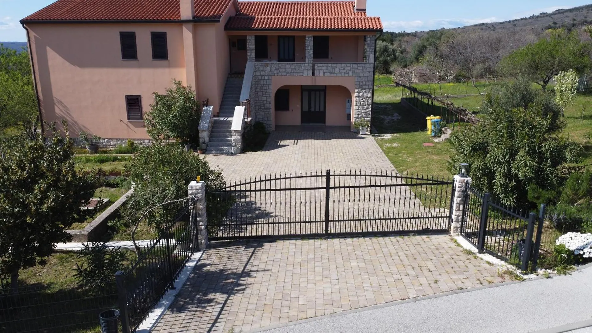 Renatoemilia Spacious Apartment With Courtyard Koromacno Croatia